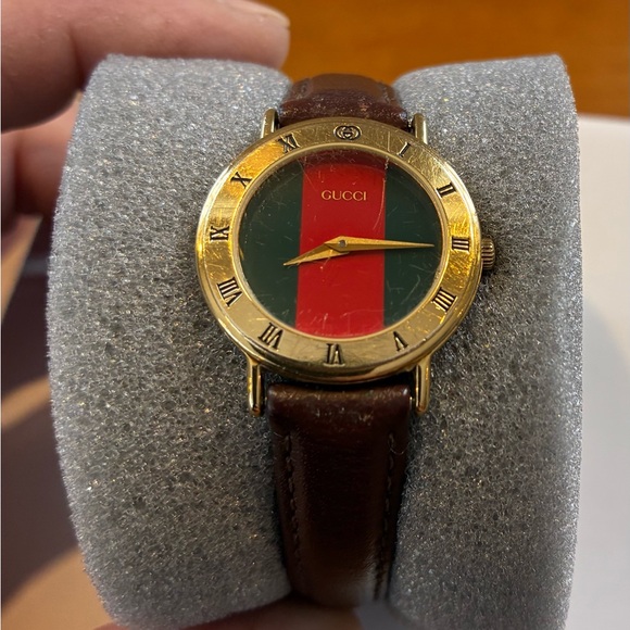 Authentic Vintage Gucci Watch (woman’s) - Picture 2 of 6